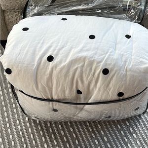 Kate Spade Queen/full comforter.